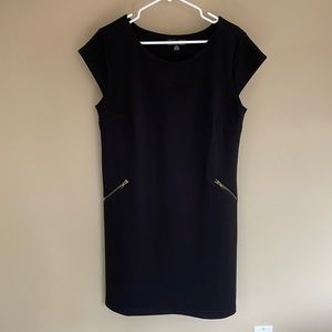 Black polyester dress with zipper pockets